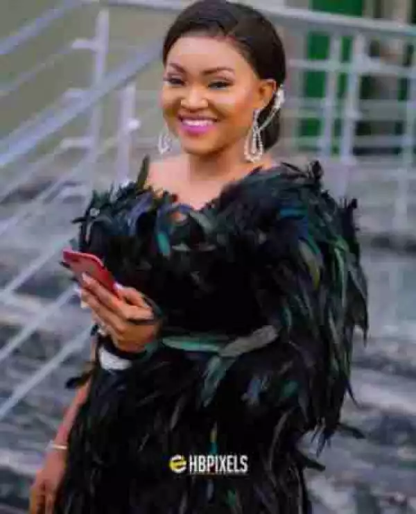 "Borrow Pose": Fans React To Another Mercy Aigbe’s Lovely Feather Dress (Photos)